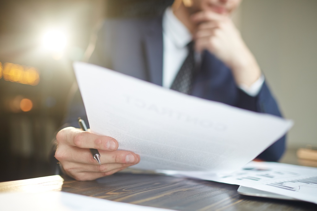 business-analytic-working-with-documents.jpg бумаги