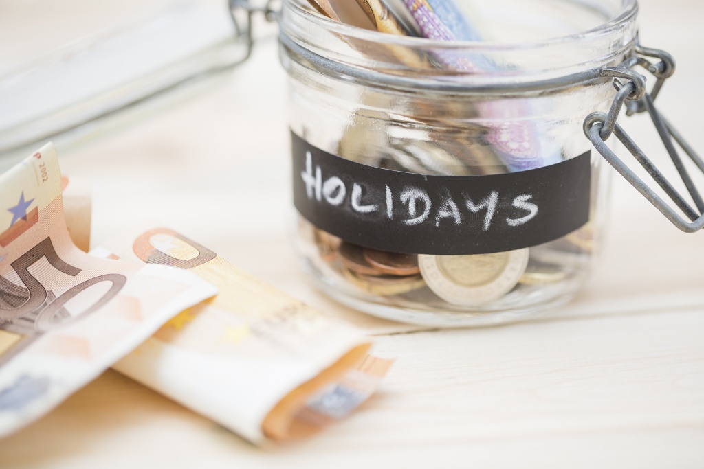 savings-glass-jar-holidays.jpg деньги